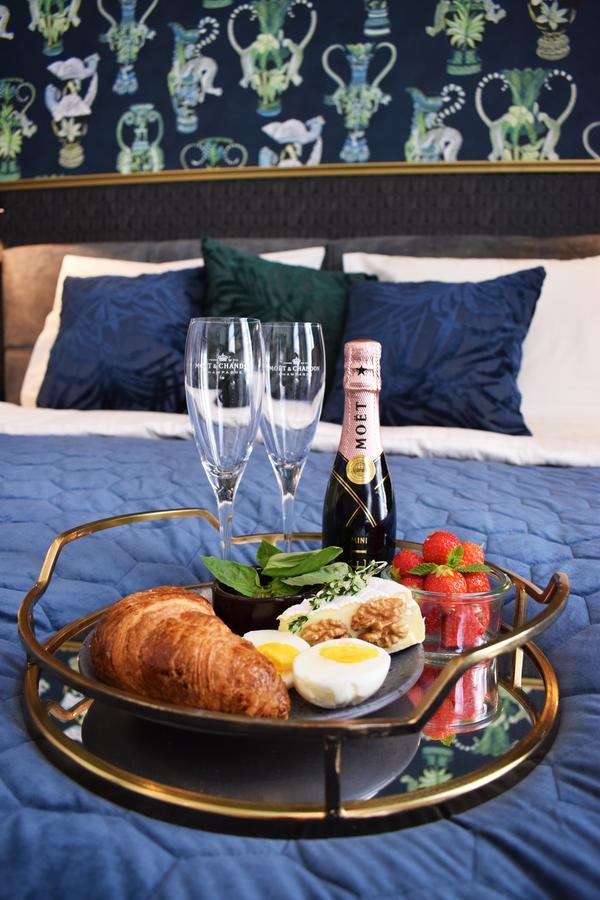 Brasss Hotel Suites Haarlem Eksteriør bilde Champagne Moët
