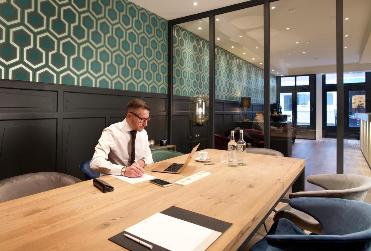 Brasss Hotel Suites Haarlem Eksteriør bilde A meeting room at the hotel