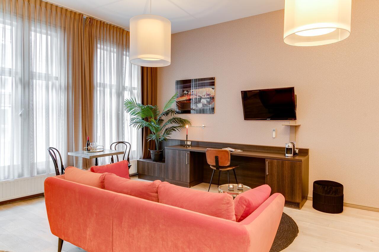 Brasss Hotel Suites Haarlem Eksteriør bilde A living room at the hotel