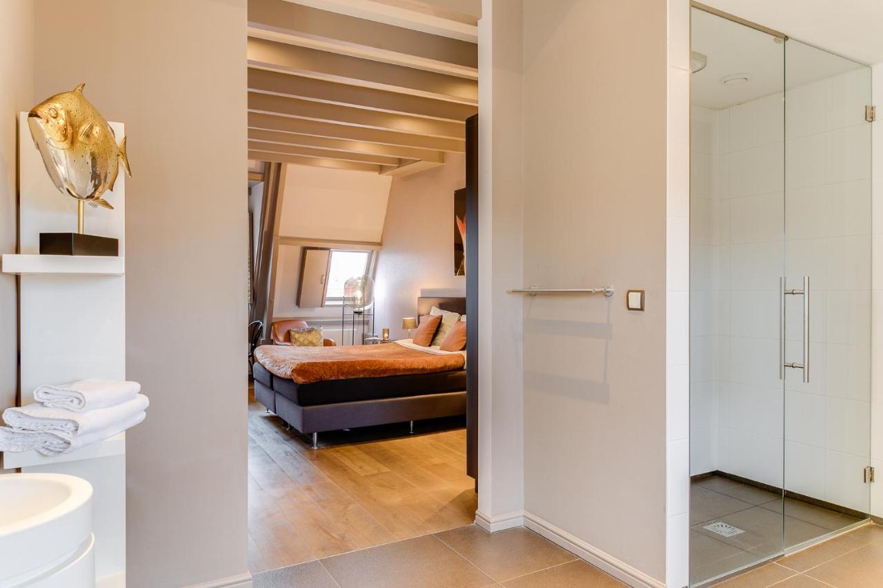 Brasss Hotel Suites Haarlem Eksteriør bilde A sliding door