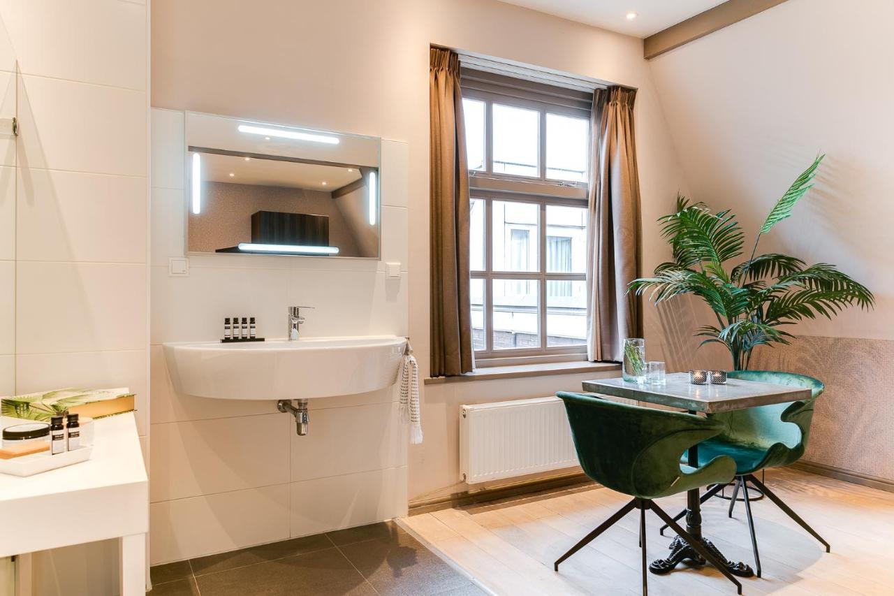 Brasss Hotel Suites Haarlem Eksteriør bilde A typical studio apartment